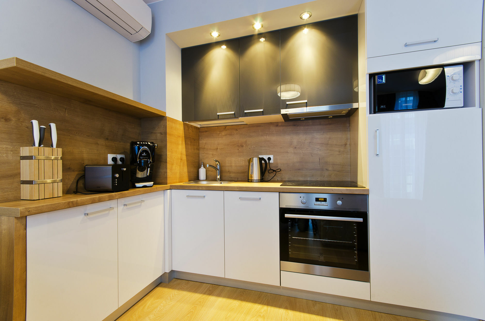 Aparthotel D&C Property Holdings Breslavia Esterno foto